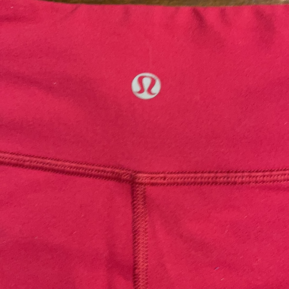 Lululemon red crops Size 6 - Picture 2 of 6